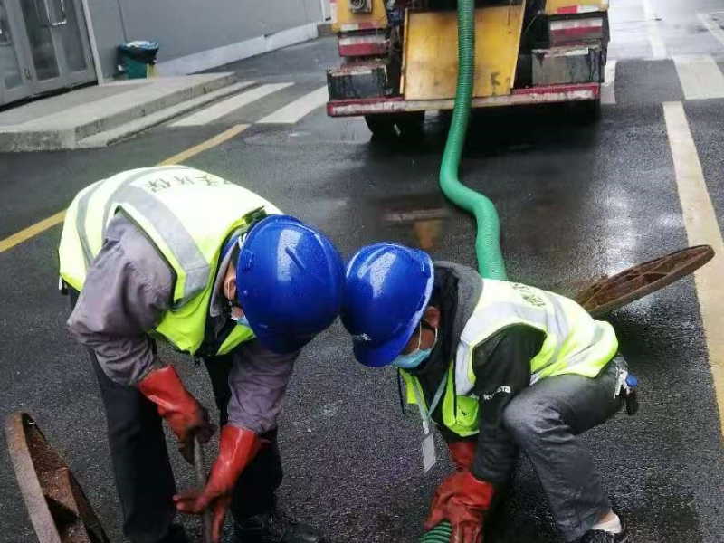 專業(yè)管道疏通:各類家庭,酒店,公司,學校等單位的下